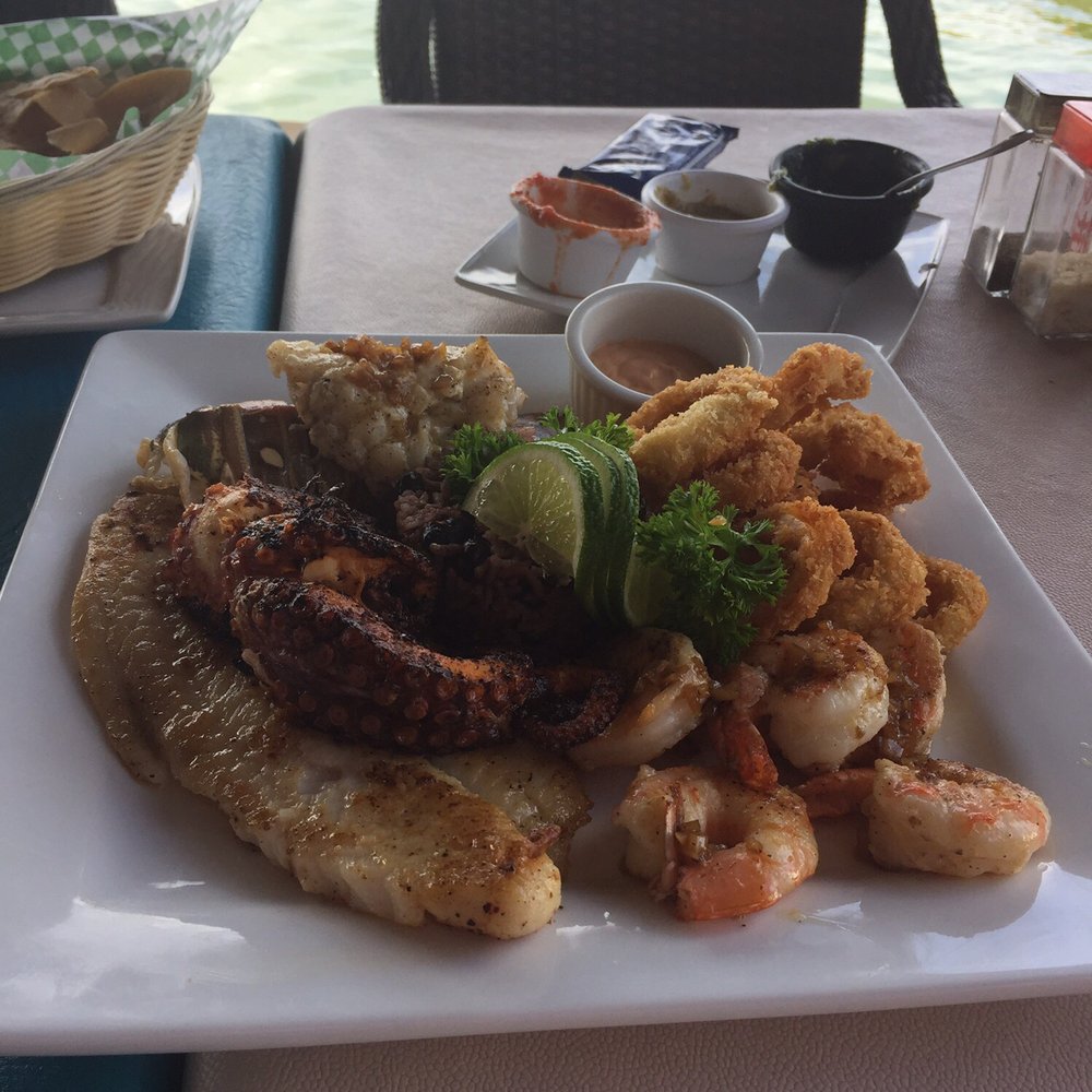 Big Fish - Seafood platter for two- Two kinds calamari, lobster, octopus, Whitefish,Prawns. All had amazing flavours. - Seafood Near Me - Cancún, ROO Big Fish - Seafood platter for two- Two kinds calamari, lobster, octopus, Whitefish,Prawns. All had amazing flavours. - Seafood Near Me - Cancún, ROO