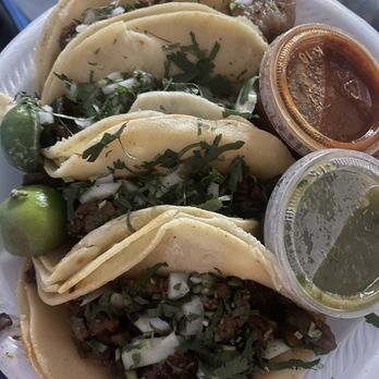 El Taco Veloz - Fajita tacos with lime, cilantro, and onion, and yummy salsas on the side. - Food Trucks Near Me - Conroe, Texas