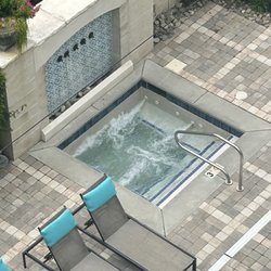 Beverley Apartments - Hot tub can't hold water