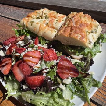 Süp - Turkey Pesto Sandwich and Strawberry Salad - Sandwiches Near Me - Reno, Nevada