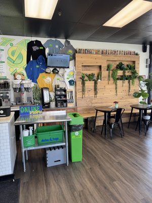 Viv's Kitchen & Juice Bar by null