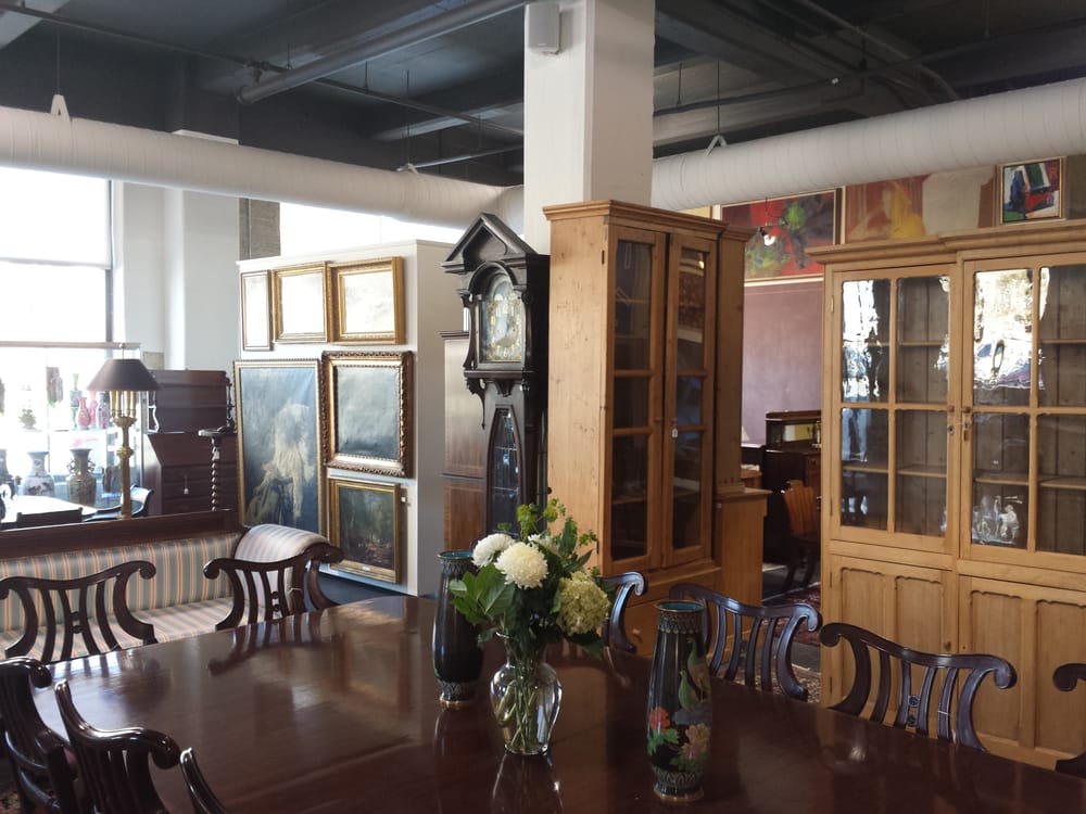 HINDMAN MILWAUKEE Updated August 2024 414 East Mason St, Milwaukee