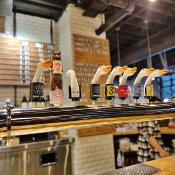 Goose Island Tap Room - Bar area - Breweries Near Me - Chicago, Illinois