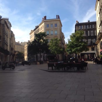 Place du Palais - Landmarks & Historical Buildings Near Me - Bordeaux, 33