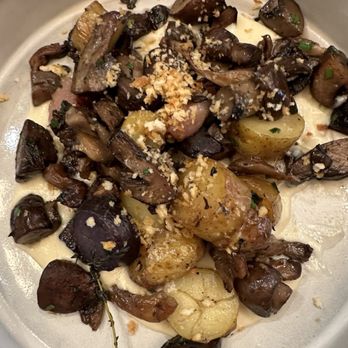 Le Mazet - Wine Bars Near Me - West Hartford, Connecticut