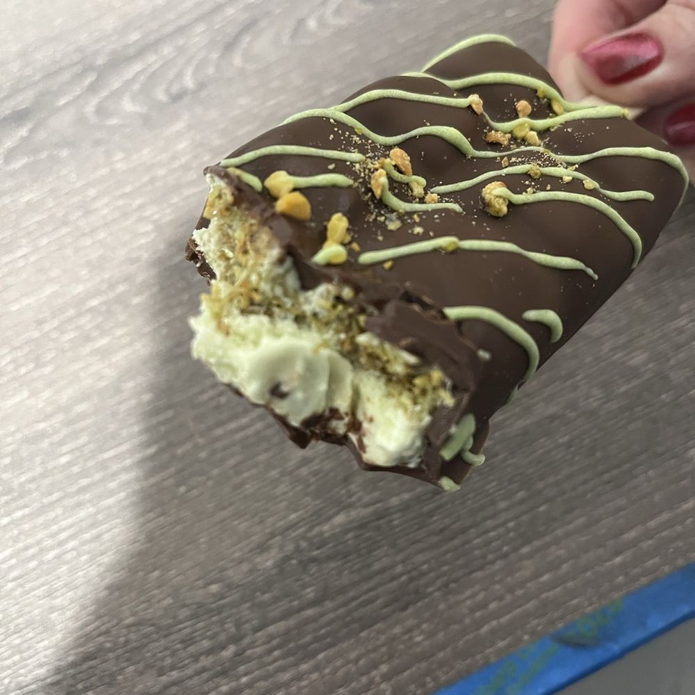 Dubai pistachio ice cream bar Dubai pistachio ice cream bar