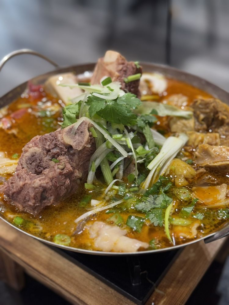 Lá Sen Vietnamese Cuisine