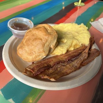 DV8 Kitchen - Bacon, scrambled eggs with a biscuit - Bakeries Near Me - Lexington, Kentucky