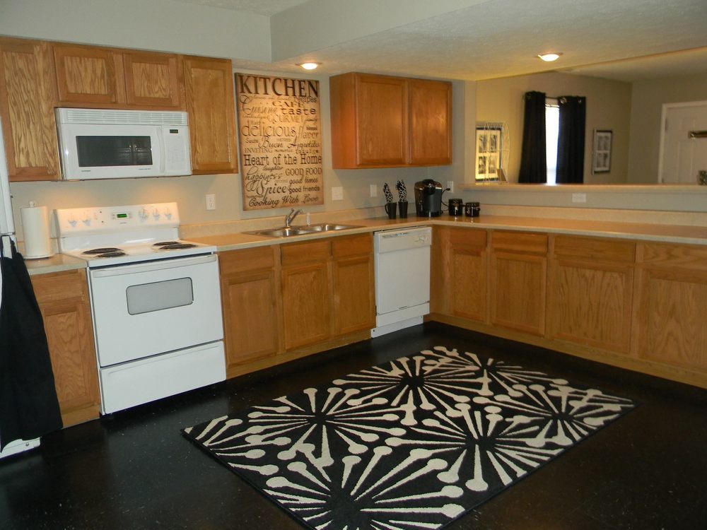 AXIS812 TOWNHOMES Updated June 2024 1426 N Kinser Pike, Bloomington