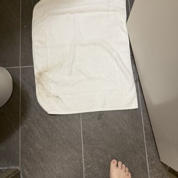 Quality Inn Gaffney I-85 - Nasty stained shower towel to stand on - Hotels Near Me - Gaffney, South Carolina Quality Inn Gaffney I-85 - Nasty stained shower towel to stand on - Hotels Near Me - Gaffney, South Carolina