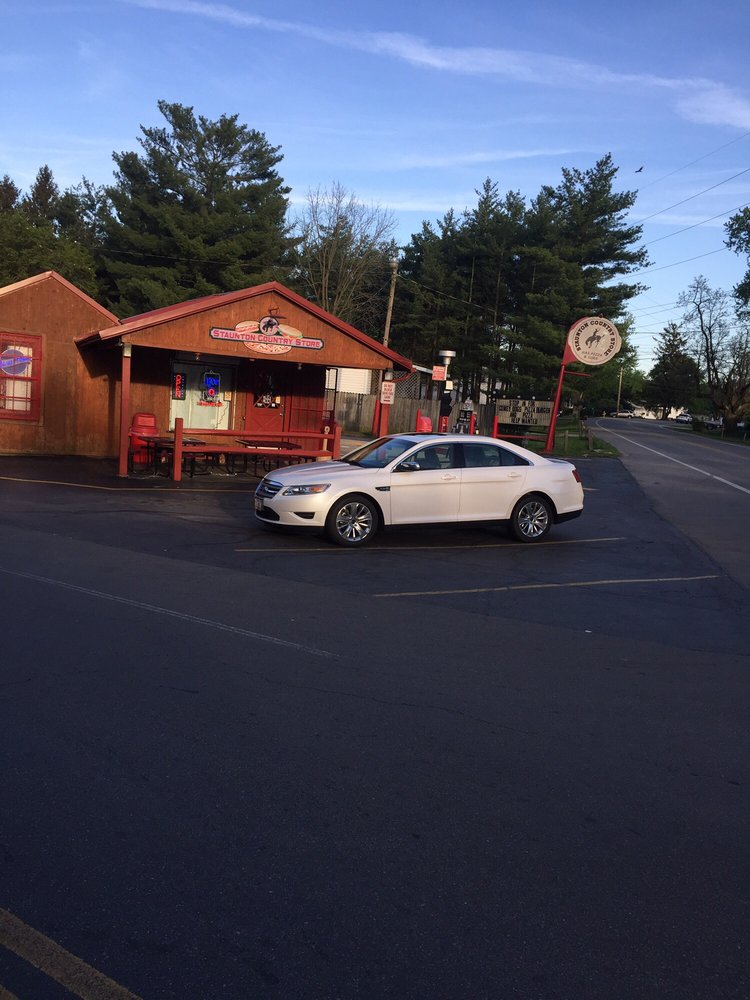 Staunton Country Store Logo