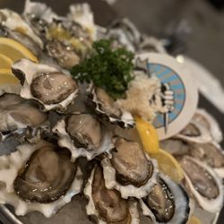 Smitty's Oyster House - Oysters galore!