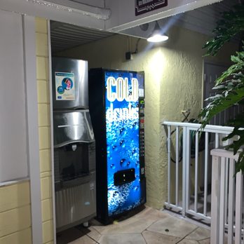 Lemon Tree Inn - Vending & Ice Machines Located In Pool Area.  Great When Filling Up Your Cooler. - Hotels Near Me - Naples, Florida