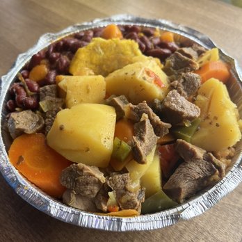 La Isla - Carne Guisada \ Beef Stew (Reg) - Puerto Rican Near Me - Hamden, Connecticut