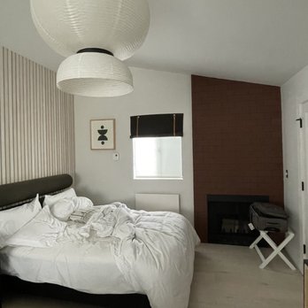 White Water - Double Queen Room with Gas Fireplace - Hotels Near Me - Cambria, California White Water - Double Queen Room with Gas Fireplace - Hotels Near Me - Cambria, California
