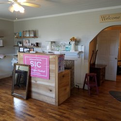 Roses R Redd Salon