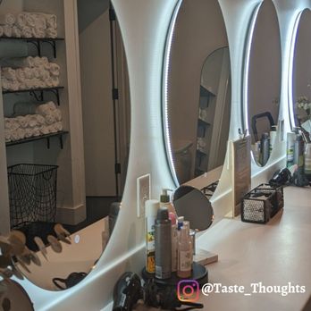 Dose Yoga and Smoothie Bar - Bathroom area - Juice Bars & Smoothies Near Me - Raleigh, North Carolina Dose Yoga and Smoothie Bar - Bathroom area - Juice Bars & Smoothies Near Me - Raleigh, North Carolina