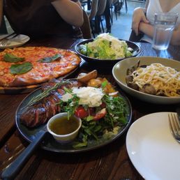 Margherita Pizza, Spaghetti alle Vongole, Caesar Salad, Bistecchina Steak Margherita Pizza, Spaghetti alle Vongole, Caesar Salad, Bistecchina Steak