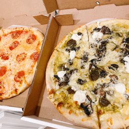 Pepperoni + white pizza! Both were perfection! Pepperoni + white pizza! Both were perfection!