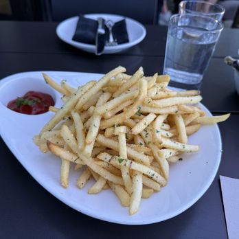 The Rooftop - Truffle fries are perfectly tasty - New American Near Me - Healdsburg, California The Rooftop - Truffle fries are perfectly tasty - New American Near Me - Healdsburg, California