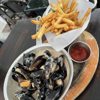 Meet in Paris - Truffle Mussels with fries - French Near Me - Culver City, California
