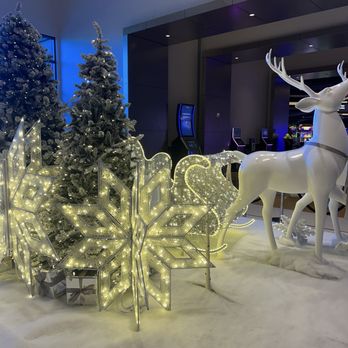 Cache Creek Casino Resort - Christmas decor - Casinos Near Me - Brooks, California