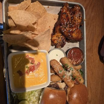 BJ's Restaurant & Brewhouse - Sampler - Breweries Near Me - Lutz, Florida
