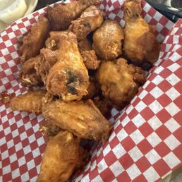 Buffalo wings dry and no sauce and weren't extra crispy Buffalo wings dry and no sauce and weren't extra crispy