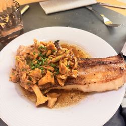L'Ardoise - Pork rib with mushrooms.. the mushrooms are salty
