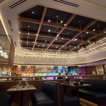 Gordon Ramsay Hell’s Kitchen - Main dining area - Bars Near Me - Mashantucket, Connecticut
