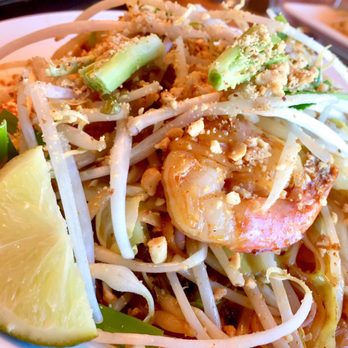 Star Noodle - Pad Thai, Very flavorful but a bit greasy - Asian Fusion Near Me - Lahaina, Hawaii