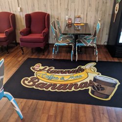 Hannah Bananas - Seating area entrance