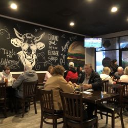 Jimmy P's Burgers & More - Nice crowd!