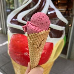 Terence Hill Eis Saloon - Foto: @disy_fliessi für @dresdner_restaurants (Instagram)