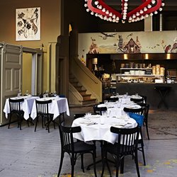 Diner between the Art