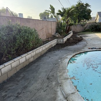 Aparicio's Contracting - Replacement of planter wall. - Handyman Near Me Aparicio's Contracting - Replacement of planter wall. - Handyman Near Me