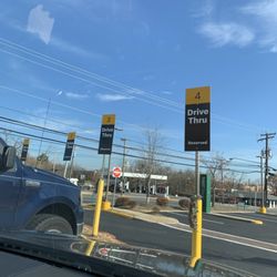 McDonald's - Inefficient McDonald's making everyone wait.