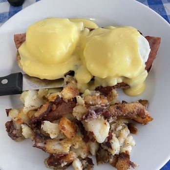 Lighthouse Cafe - Eggs Benny sooo good. Very thick bacon. - Breakfast & Brunch Near Me - West Harwich, Massachusetts