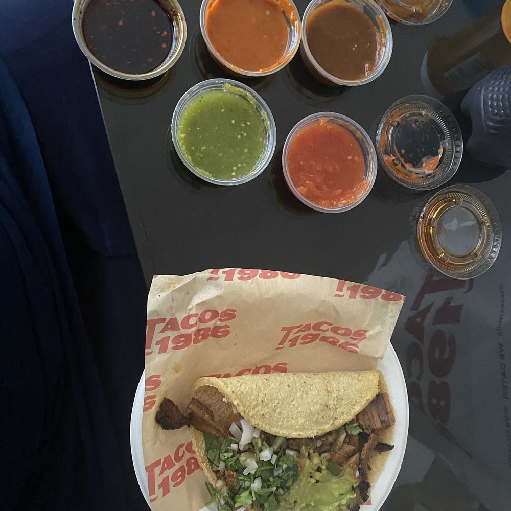 Tacos 1986 - Taco Al pastor and I had to try all the sauces. - Tacos Near Me - Burbank, California