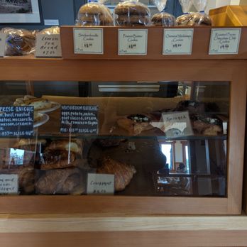 Bakery San Juan - Bakery case. - Bakeries Near Me - Friday Harbor, Washington
