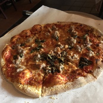 BAR - Small pizza with sausage,garlic, mozzarella and tomato sauce - Pizza Near Me - New Haven, Connecticut BAR - Small pizza with sausage,garlic, mozzarella and tomato sauce - Pizza Near Me - New Haven, Connecticut
