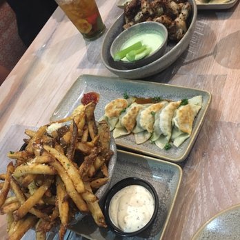 Moku Kitchen - Cocktail Bars Near Me - Honolulu, Hawaii