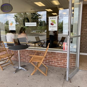Blender Bar - Small table out front. - Juice Bars & Smoothies Near Me - Cheshire, Connecticut