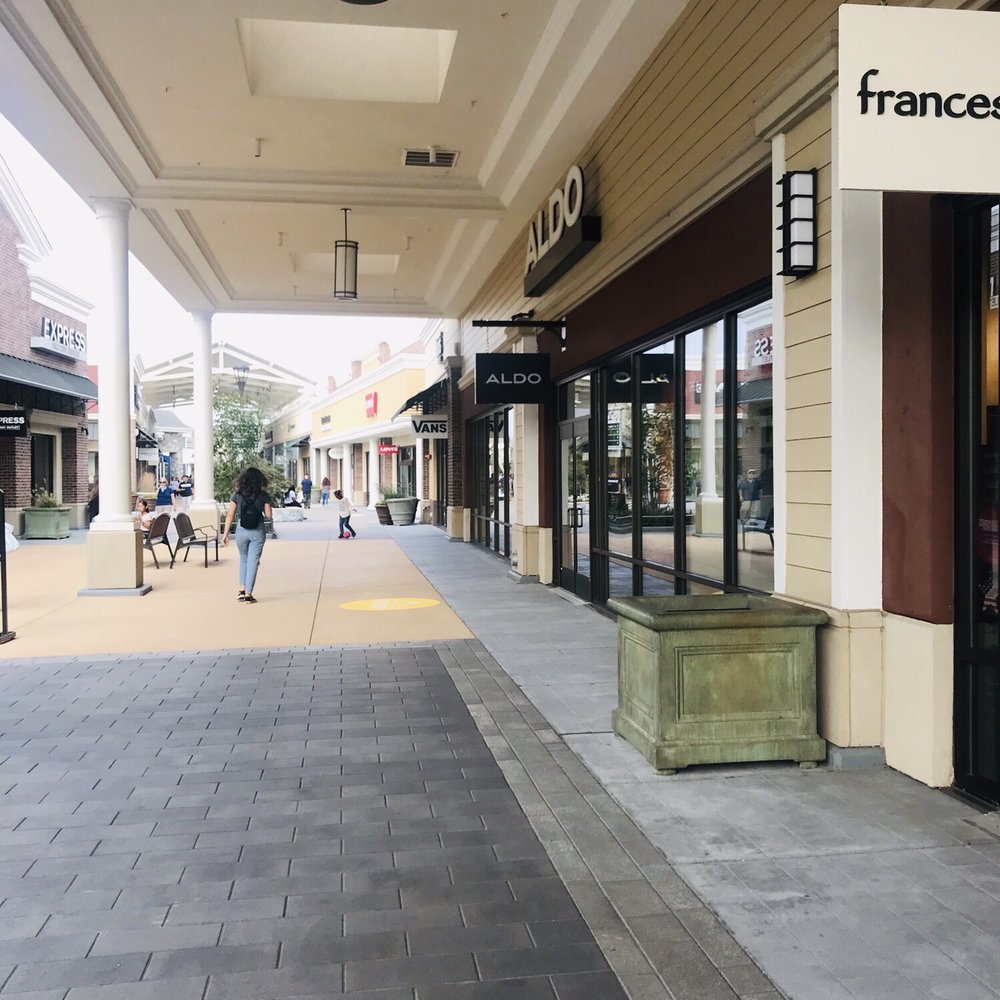 Norfolk Premium Outlets - Outlet Stores Near Me - Norfolk, Virginia Norfolk Premium Outlets - Outlet Stores Near Me - Norfolk, Virginia
