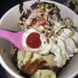 Hot Fudge Brownie Sundae