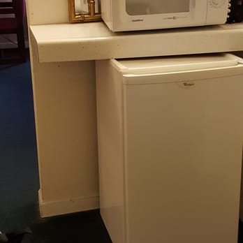 Americas Best Value Inn Macomb - King room,  fridge and micro in entry,  clean! - Hotels Near Me - Macomb, Illinois