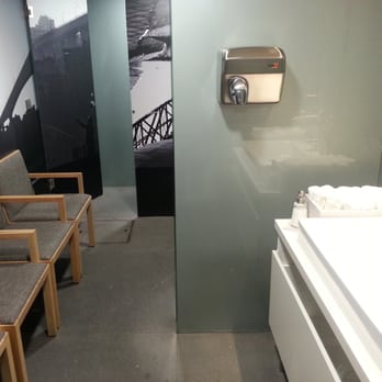 Restaurante DOP - Mens restroom must get backed up, thats okay...grab a seat and watch guys ahead of you use the urinal - Portuguese Near Me - Porto, 13