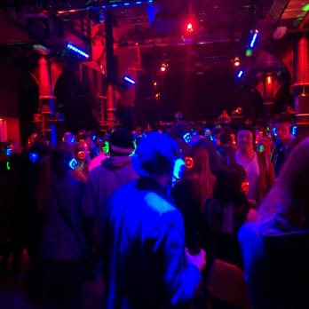 Knust - Kopfhörerparty - Dance Clubs Near Me - Hamburg, HH Knust - Kopfhörerparty - Dance Clubs Near Me - Hamburg, HH