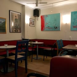 Klosterenga Café & Bar - Forskjellig kunst på veggen