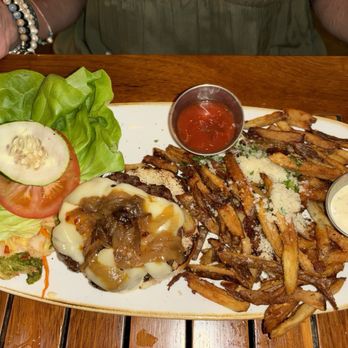 Monkeypod Kitchen by Merriman - Maui Cattle Company Cheese Burger - New American Near Me - Kihei, Hawaii